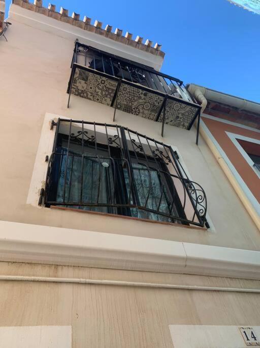 Preciosa Casa En Vilajoyosa Con Vistas Al Mar En Las Casas Colgantes Del Casco Antiguo 比利亚霍约萨 外观 照片
